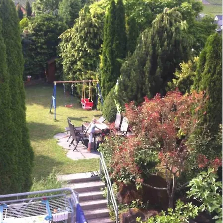Familien-zimmer Mit Bad Und Garten In Privathaus Hell, Gemuetlich, Ruhig, Eigenes Grosses Badezimmer Accommodatie bij particulieren *