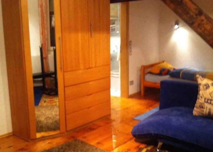 Familien-zimmer Mit Bad Und Garten In Privathaus Hell, Gemuetlich, Ruhig, Eigenes Grosses Badezimmer *